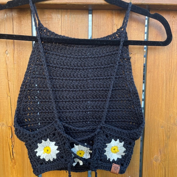Handmade crochet floral top with open back - Picture 2 of 3